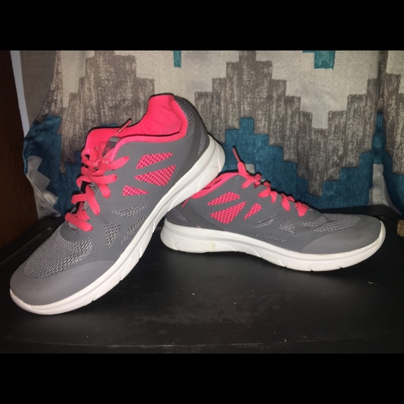 Women’s Tennis Shoes - Picture 1 of 3